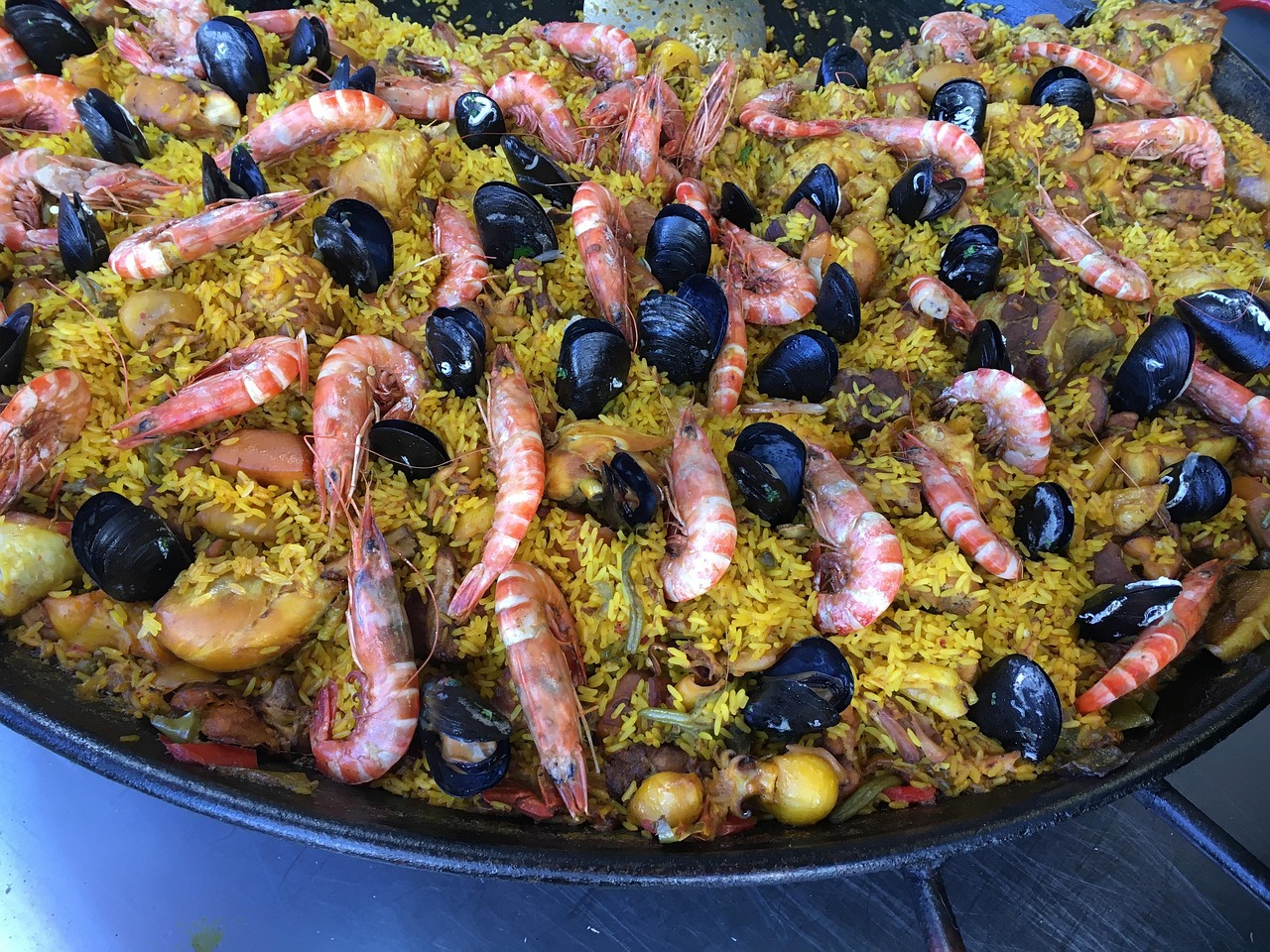 Arroz con gambas y verdura recien hecho