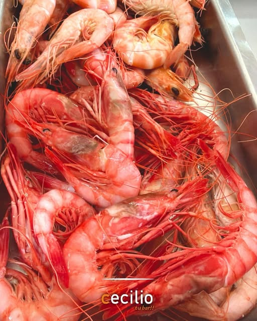 Gambas rojas cocidas en Bar Cecilio